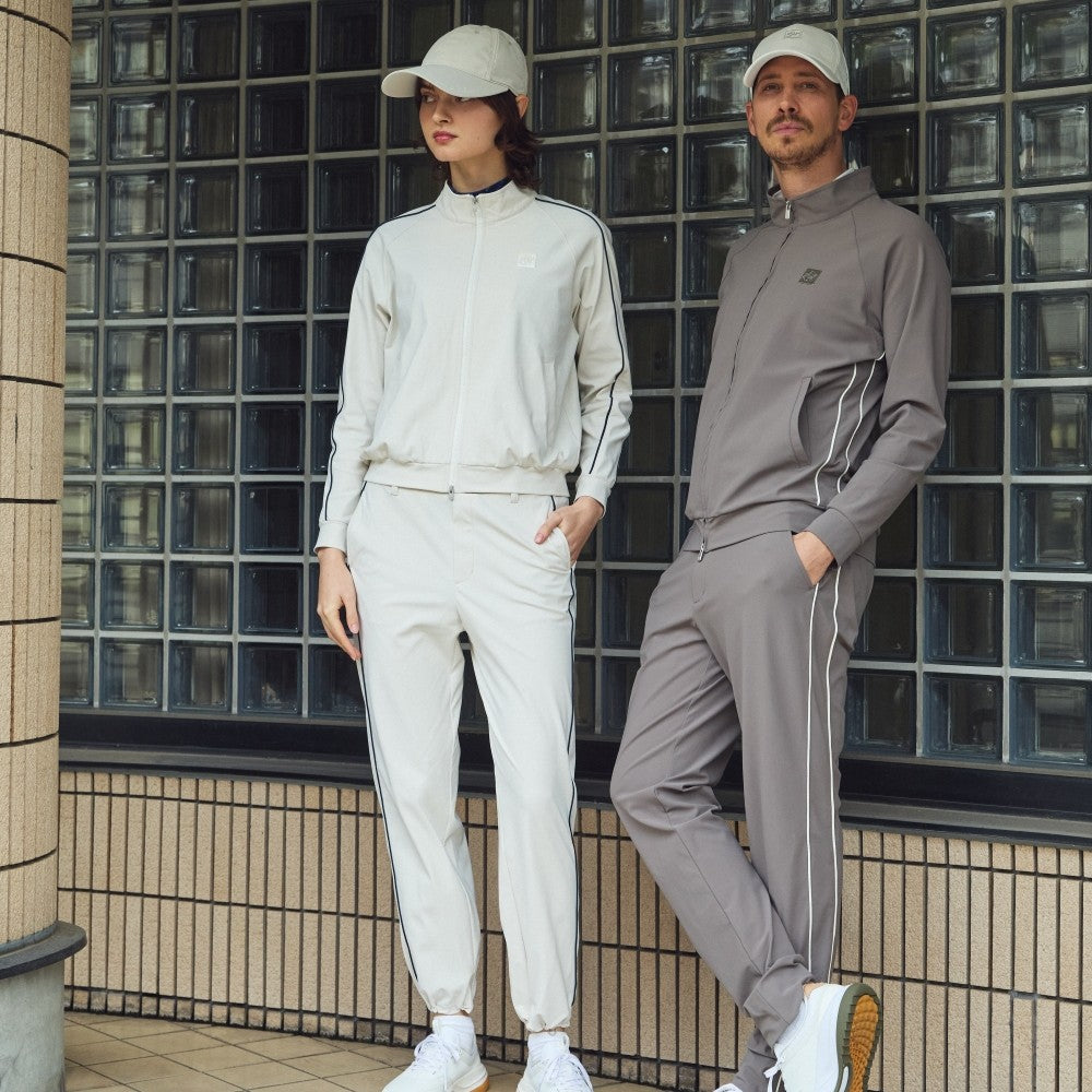 【完売モデル最新作／SENSITIVE STRETCHED JERSEY】イタリア製の高級生地『EURO JERSEY』を採用した、本物の機能美をまとうハイエンド・トラックスーツ。トレーニングウェアの常識を塗り替える「稀代の名作」最新モデルが、遂に完成。